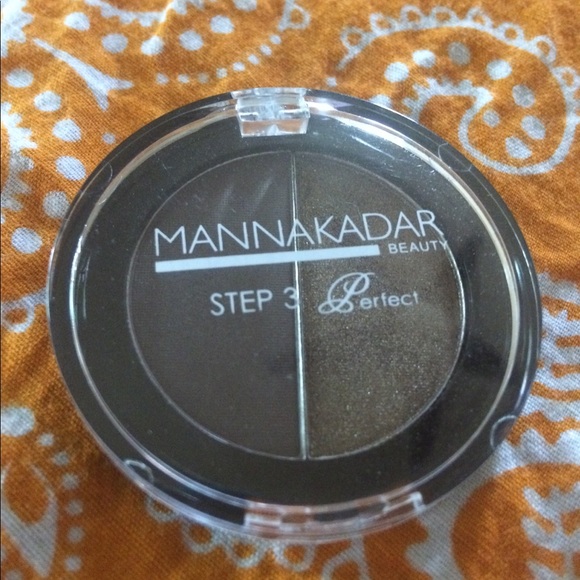 Makeup - Picture 2 of 4